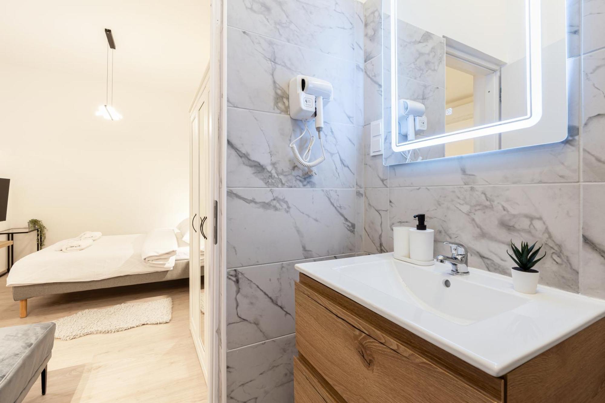 Kl31 - Urban Escape - Prime Location - Klauzal Square By Bqa Apartment บูดาเปสต์ ภายนอก รูปภาพ